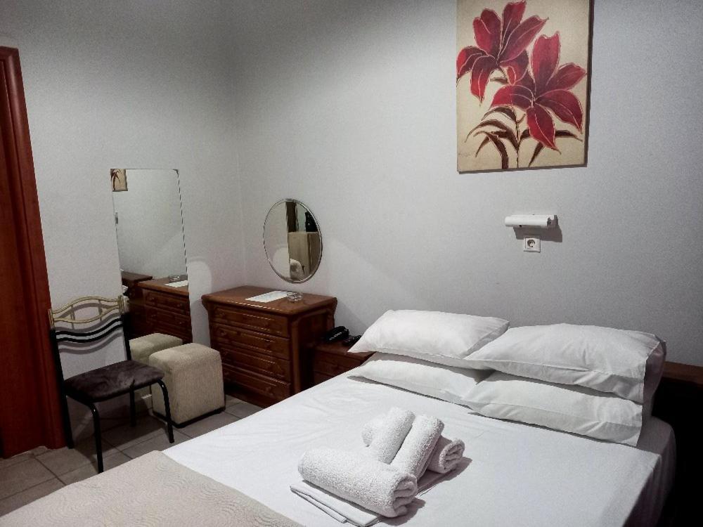 Hotel Korydallos Piraeus Bagian luar foto